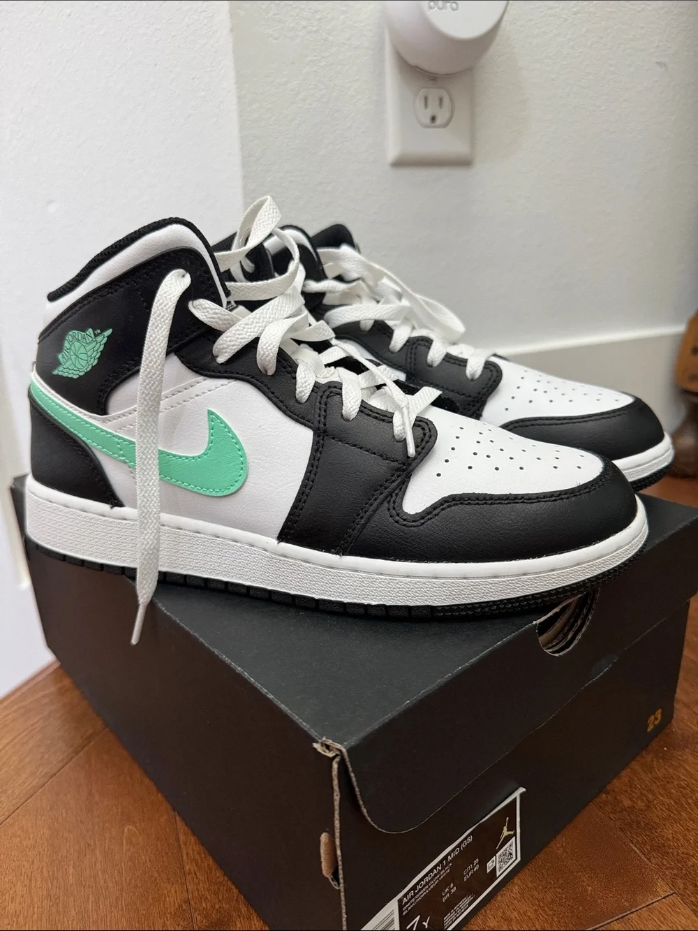 Nike Kids Air Jordan 1 Mid - White/Black with Mint Swoosh
